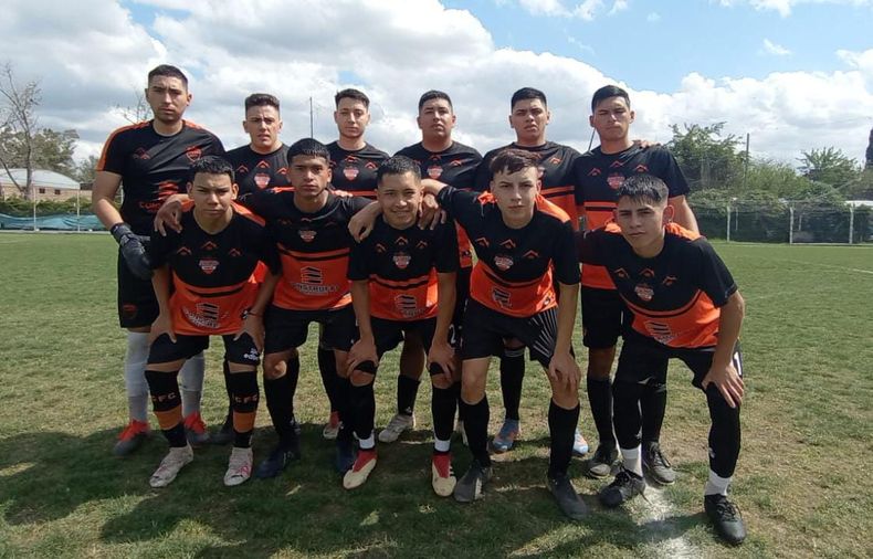El once inicial de Los Altos, que logró su segunda victoria en la Zona Campeonato A.