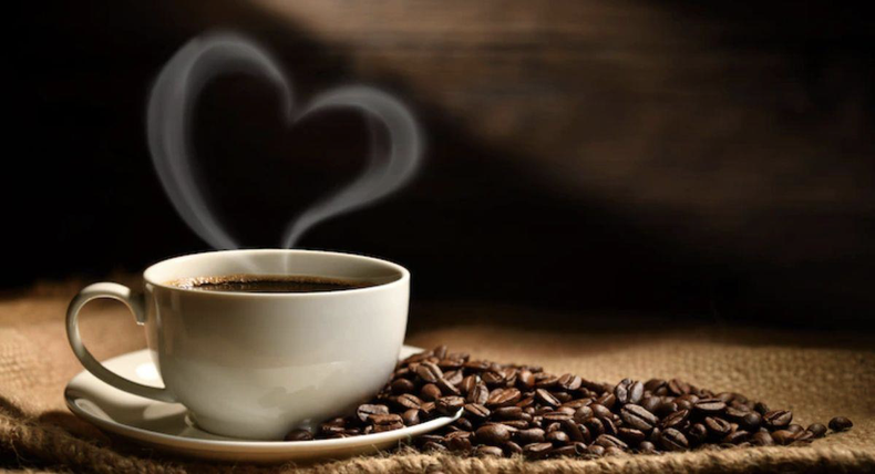 Seg&uacute;n un estudio de la Universidad de Bolonia y del Hospital Universitario de Bolonia - Policl&iacute;nico Sant'Orsola, el caf&eacute; podr&iacute;a regular la presi&oacute;n a&oacute;rtica perif&eacute;rica y la presi&oacute;n central, que es la m&aacute;s cercana al coraz&oacute;n.&nbsp;
