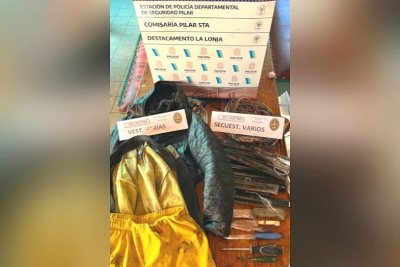 Las pertenencias secuestradas al roba cables de La Lonja. 
