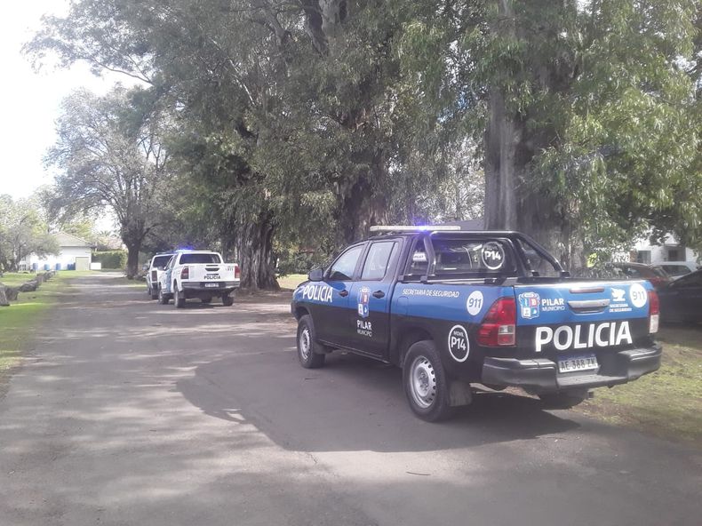 La policía guio la evacuación en el Colegio Lincoln.  