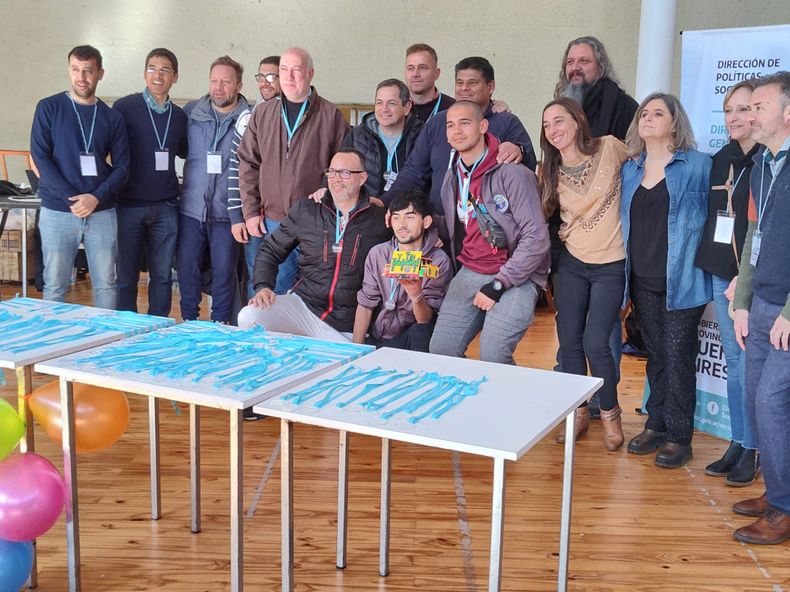 PREMIACIÓN. El equipo de la Técnica 2 al momento de los galardones.