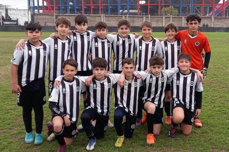 PUNTERA. La 2011 del Monarca mira a todos desde la cima de la divisi&oacute;n.