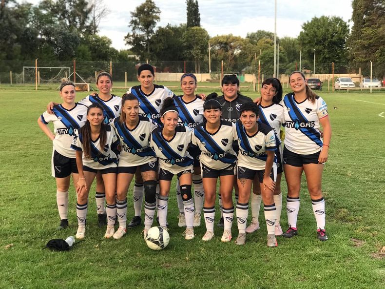 El equipo femenino de Uni&oacute;n de Del Viso que gan&oacute; en su casa por 5-0 ante Bajo San Isidro.