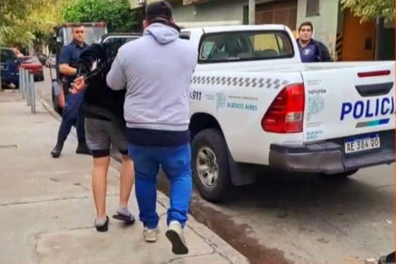 El delincuente detenido apodado "Carita manchada" est&aacute; acusado de varios robos en el barrio Bonanza. Foto @pilaradiario