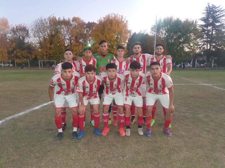 PRIMERO. La Sub 20 de Atlético Pilar se quedó con el número 1 de la Zona Clasificación B2 por el Torneo Transición 2023.