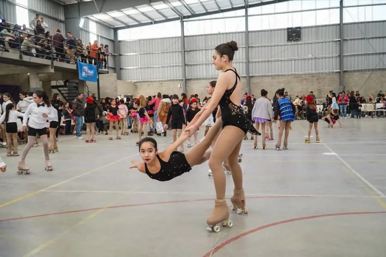 Las chicas sorprendieron con sus coreos en el Encuentro sobre Ruedas.