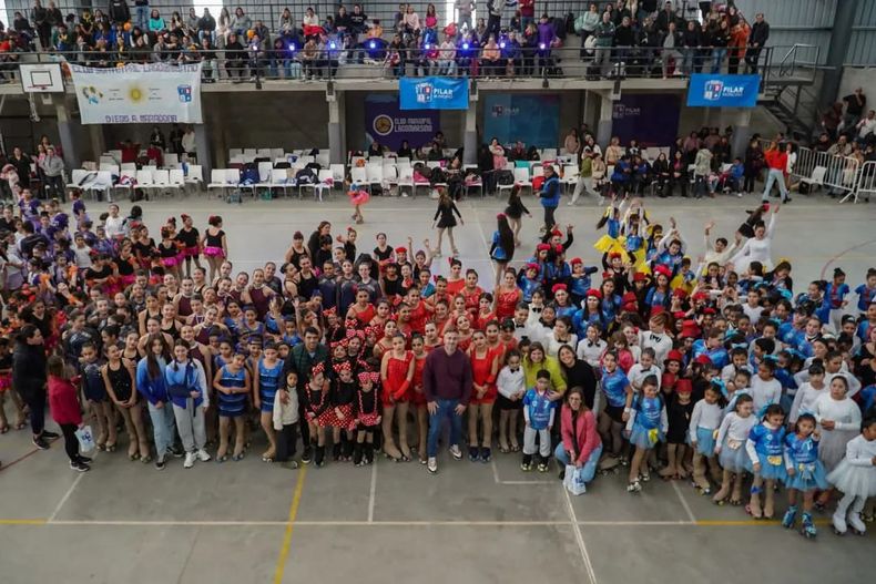 MULTITUD. Achával participó del festival desarrollado en el Club Municipal de Lagomarsino.