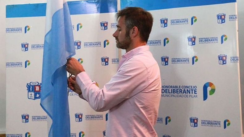BANDERA. Federico Achával fue uno de los impulsores de la interpelación..