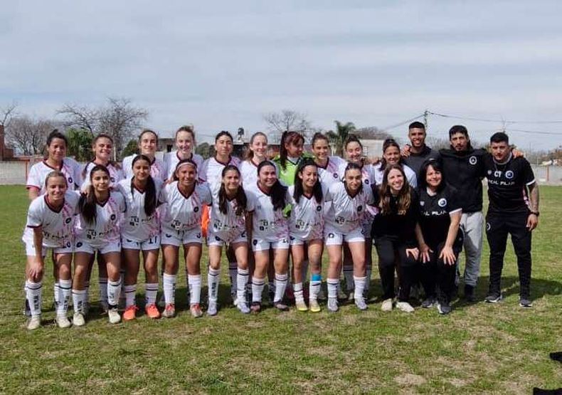 PLANTEL. Las Reinas fueron pura contundencia en Tapiales.
