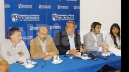 PRESENTACIÓN. Los concejales del FR presentaron su proyecto..