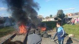 Volvió la luz y se levantó el corte de vías en Derqui