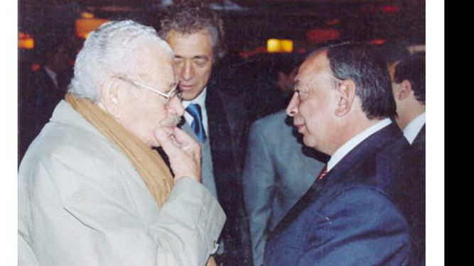 Meyer Oks, en una de las pocas fotografías que se le conocen. Fue tomada por El Diario a finales de los 90 durante la inauguración de una fábrica..