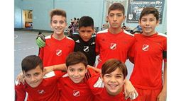 VICTORIA. La categoría 2004 de la Avenida logró el triunfo por 2-0..