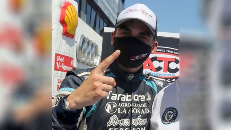 UNO. Martín Vázquez festeja la pole en el Parque de la Velocidad. (BH Fotos)..