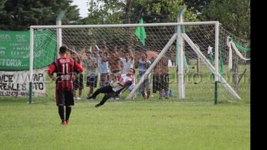 Oscar Quintana contuvo un penal clave en el inicio del segundo tiempo..
