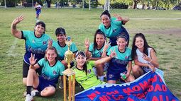 ESPUMA Y FESTEJO. Las chicas de Pilar City cerraron invictas su consagración. ESPUMA Y FESTEJO. Las chicas de Pilar City cerraron invictas su consagración.