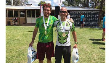Ganadores del triatlón por equipos en Olavarría..