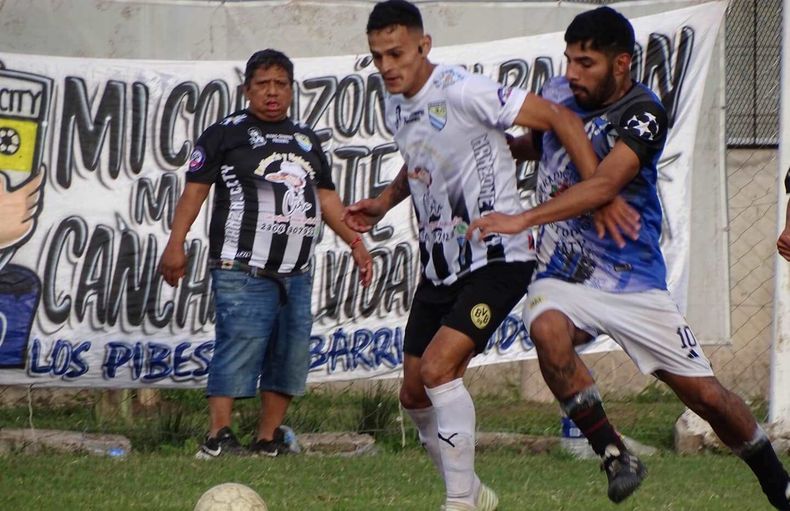 PELOTA. Deportivo Unión superó 1-0 a Manzone City, en la categoría Libres.