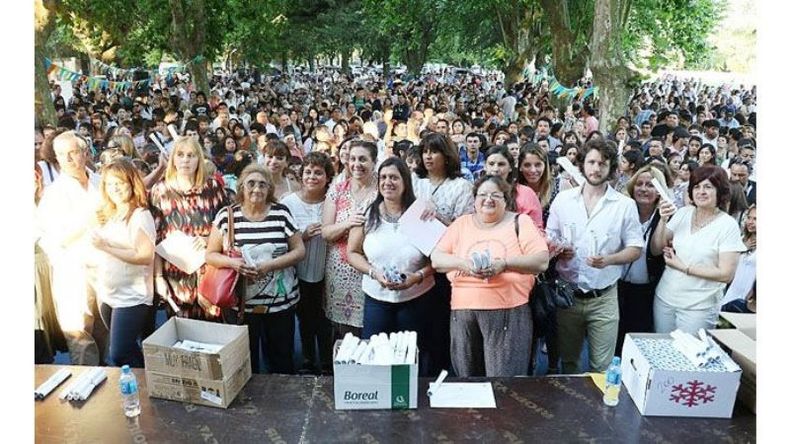 5.000 personas participaron de la entrega de diplomas en el Pellegrini..