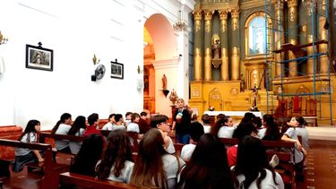 Con más de 60 alumnos del Instituto Madre del Divino Pastor, recorrimos el casco céntrico donde se reúnen los principales atractivos históricos, religiosos y culturales que se encuentran en el corazón de nuestra ciudad. Pilar Turismo / @PilarTurismo.