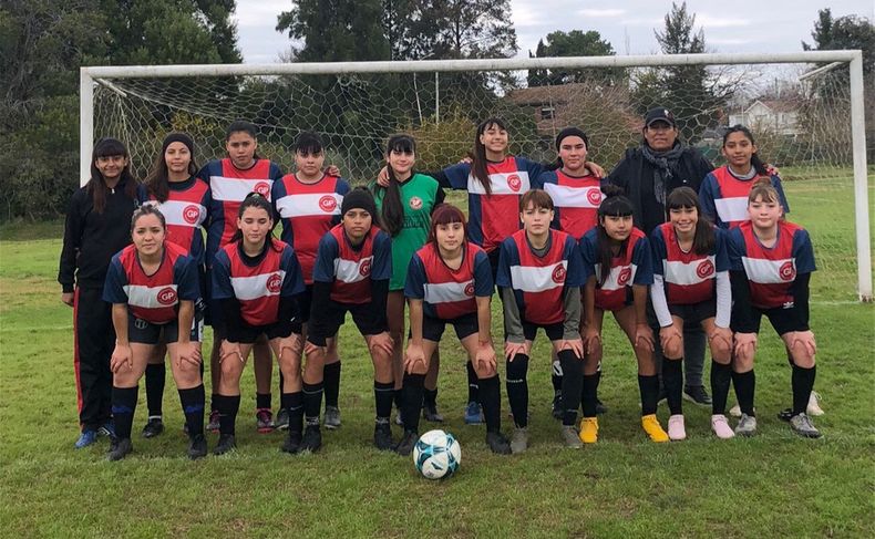 CAMPEONAS. Las chicas de la Sub 16 de la Escuela Municipal/Gauchitos Pilarica estarán en el Regional.