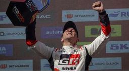 Matías Rossi y su 5º triunfo en El Zonda en el TC 2000. Matías Rossi y su 5º triunfo en El Zonda en el TC 2000.