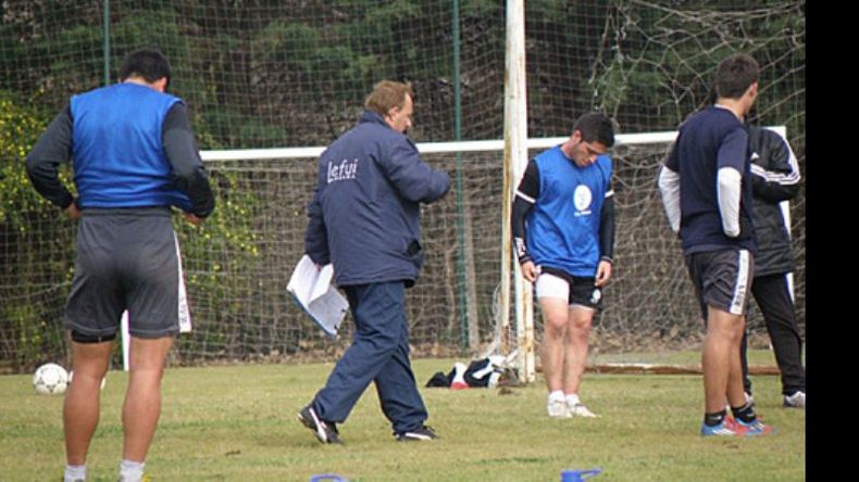 (Prensa Fénix). Pedrazzi tendría en mente el “once ideal” para el debut del 2 de agosto..