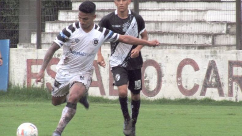 DE MAYOR A MENOR. Lucas Ríos mostró su juego en el primer tiempo..