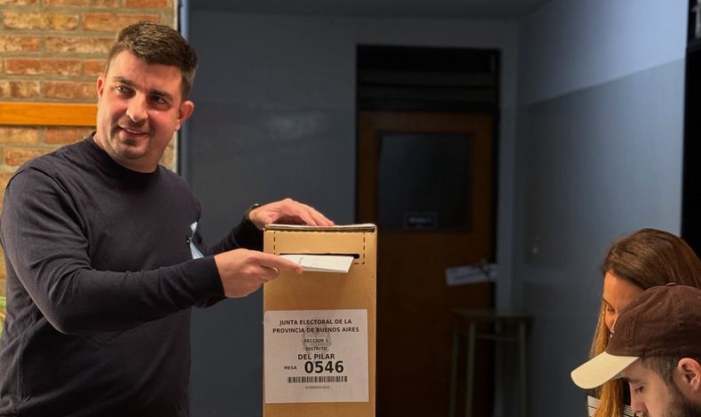 Andrés Genna votando este domingo en Pilar.
