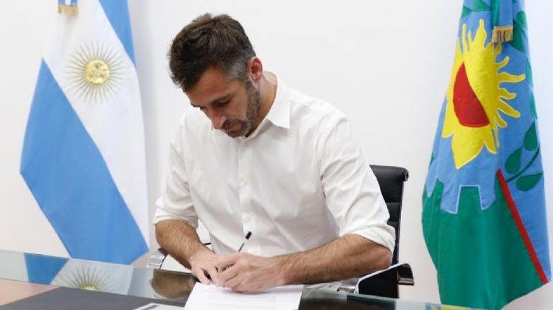 ASUETO. Achával firmó el decreto esta tarde. .