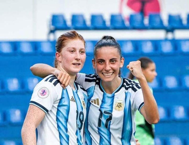 GOLEADORAS Paz junto a Denise Garca Rojo tuvieron su tarde de gol en Asuncin