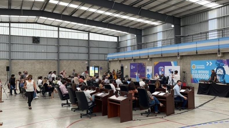 MAYORÍA. El Concejo aprobó las tasas en la última sesión antes de la asunción de los nuevos ediles. Foto @HCDPilar.