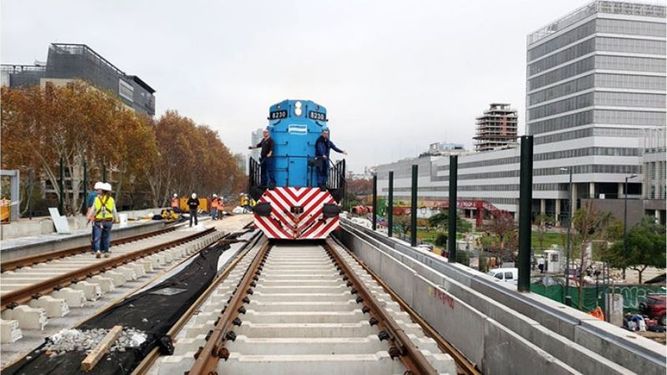 PRUEBA. El ensayo comenzó ayer con las locomotoras..
