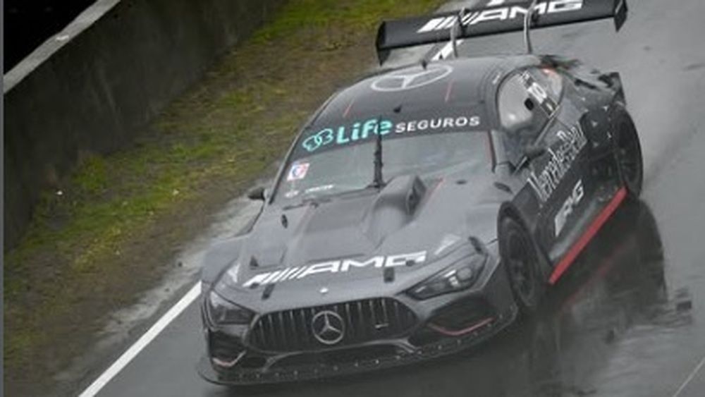 LLUVIA. Azar logró con su Mercedes la mejor clasificación en el TC.