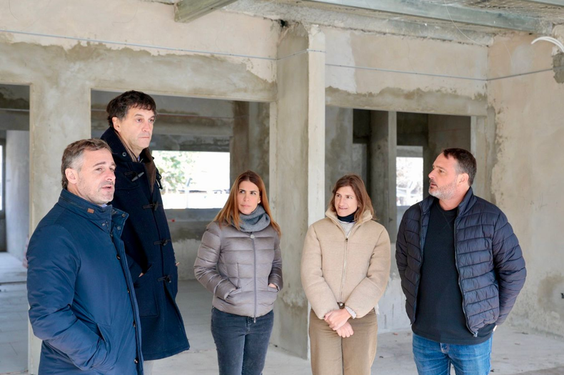 Federico Ach&aacute;val recorri&oacute; la escuela junto a funcionarios municipales.&nbsp;