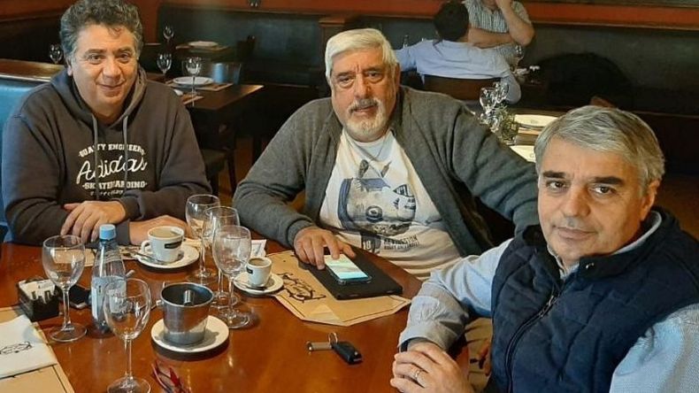 ACUERDO. Liberé, con Madeira del PS y el radical Timo..