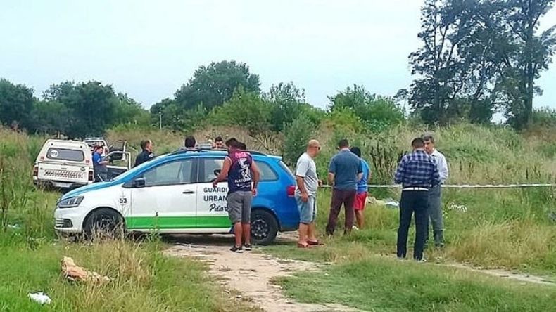 HALLAZGO. El cuerpo fue encontrado por chicos en un descampado..