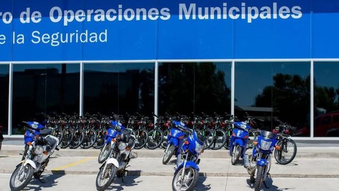 Las bicicletas, agrupadas detrás de las motos..