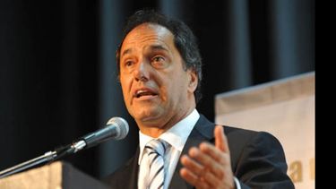 Daniel Scioli pidió “comprensión” a los trabajadores que cobrarán en cuotas..