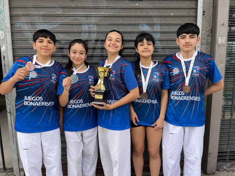 Los cinco medallistas de la Escuela Municipal de Taekwondo.&nbsp;