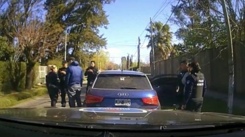 OPERATIVO. El auto en el que se trasladaba el ahora detenido, de 26 años..