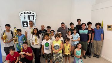 CAMPEONES. Los ganadores de cada club y participantes de la Liga Municipal. CAMPEONES. Los ganadores de cada club y participantes de la Liga Municipal.