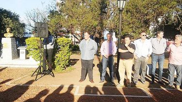 ACTO. Funcionarios y militantes, en la plaza..