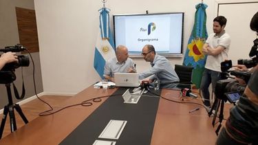 CAMBIOS. Ducoté y Martignone presentaron el nuevo gabinete, más chico..