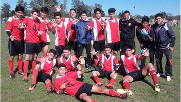 LÍDERES. La 2000 de Atlético sigue invicta..