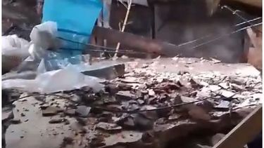 PÉRDIDAS TOTALES. Así quedó la vivienda destruida por un árbol en La Lonja.