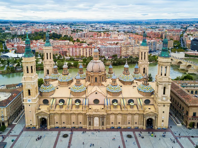 Una basílica gigante para una virgen de 36 centímetros. (hitocultural.com)..png