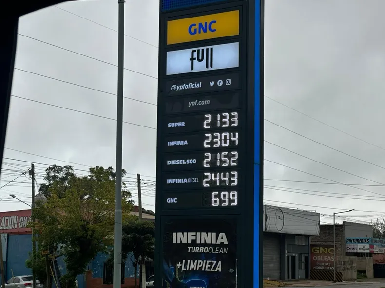 SIN TECHO. Los precios del combustible aumentaron 5% en una semana en Pilar.