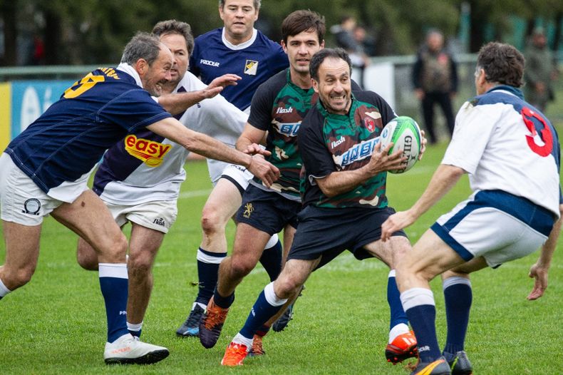 rugby Veteranos Malvinas en Champagnat jugada.jpeg