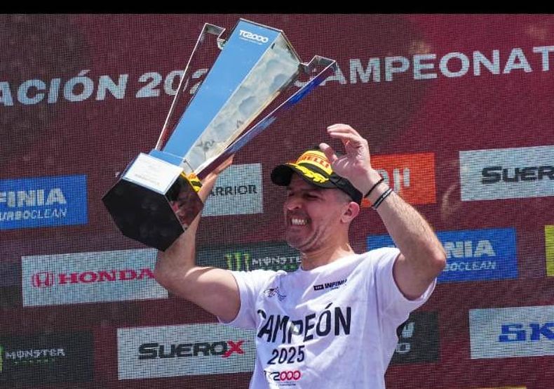 COPA. Rossi fue campeón del TC2000 el 21 de diciembre pasado.